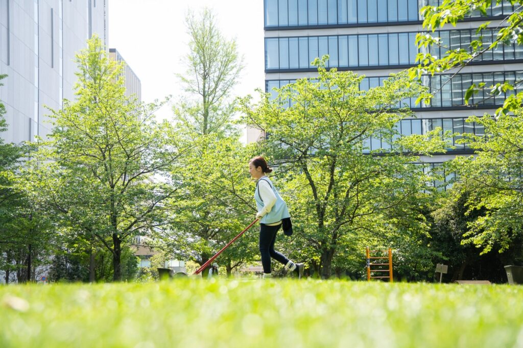 【活動報告】黎明橋公園で芝生と向き合う。5/10は「芝フェス！2026」で裸足になろう！