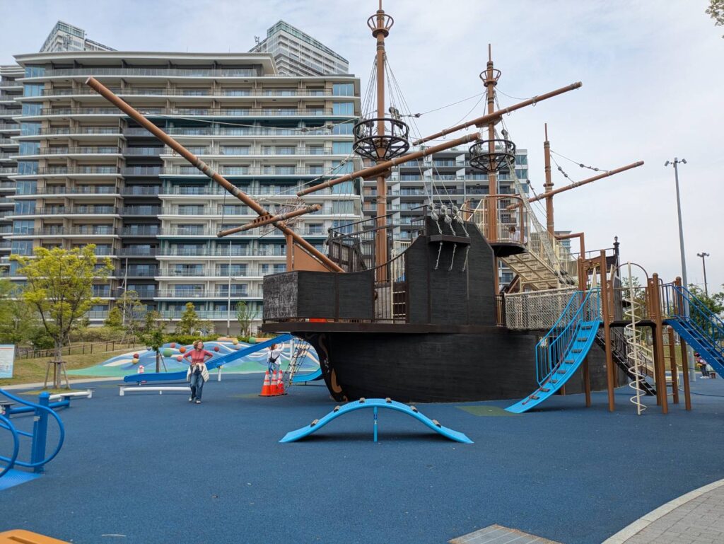 晴海ふ頭公園で「外あそびフェス」開催！チラシ差し込み作業に参加してきました｜水の消防ページェント同時開催
